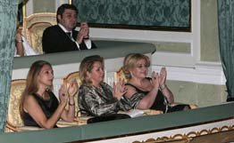 Супруги президентов России и Армении - Светлана Медведева и Рита Саргсян посмотрели балет "Жизель" в Большом театре. 