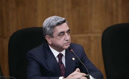 Президенту Армении подарили янтарную икону Спаса Нерукотворного